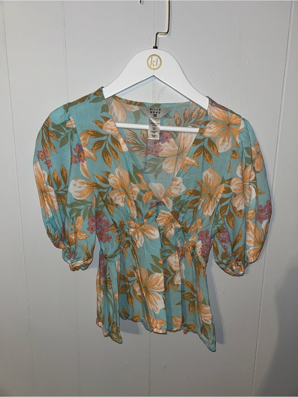 Billabong aqua floral V-neck puff sleeve blouse